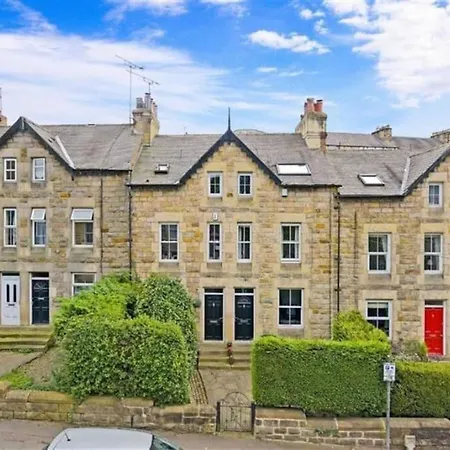 Holiday home Townhouse - Hic Bottom Of Road! Harrogate