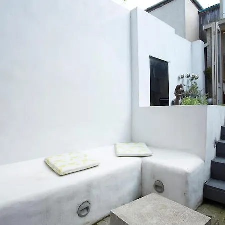 Townhouse - Hic Bottom Of Road! *