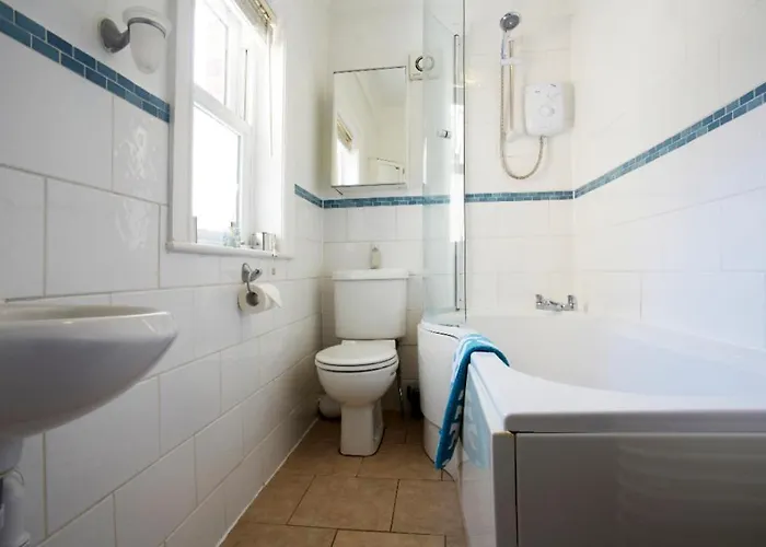 Townhouse - Hic Bottom Of Road!