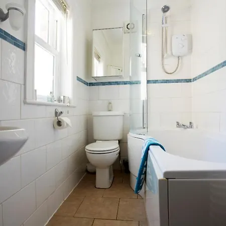 Townhouse - Hic Bottom Of Road!