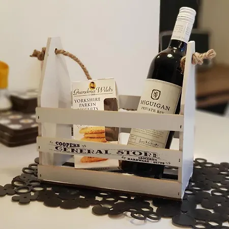 Townhouse - Hic Bottom Of Road!